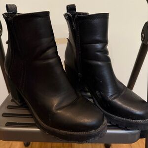 Chic Women’s Black Ankle Boots - 6.5